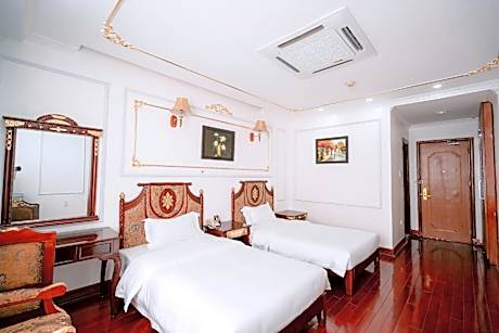 Deluxe Room Twin Bed