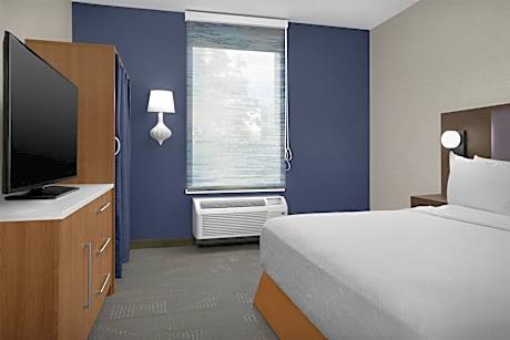 Queen Suite - Mobility Access/Non-Smoking