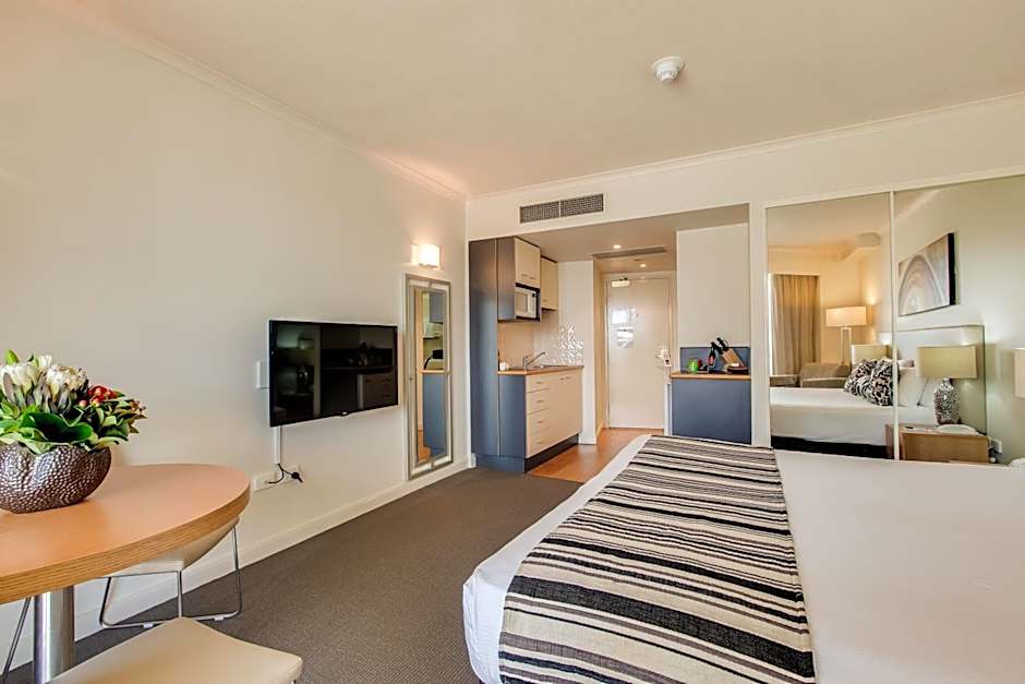 Central Cosmo Apartment Hotel