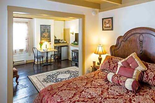 Colonial Inn