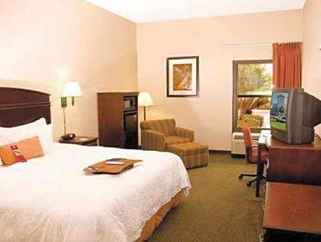 1 King Bed Study Nonsmoking