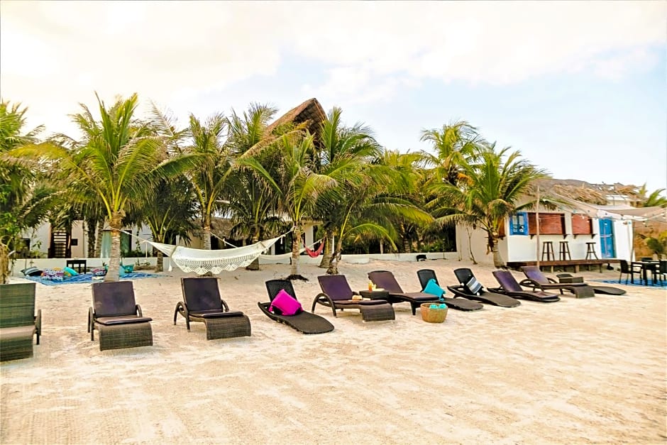 La Puerta Azul Beachfront - Adults Only