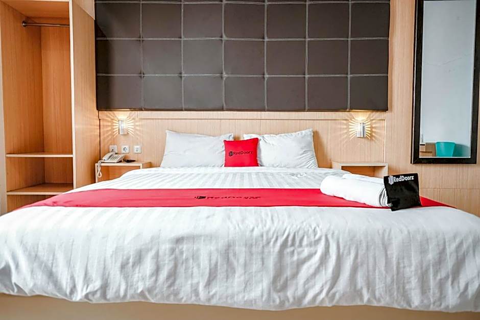 RedDoorz Premium at Hotel T-ONE Jambi