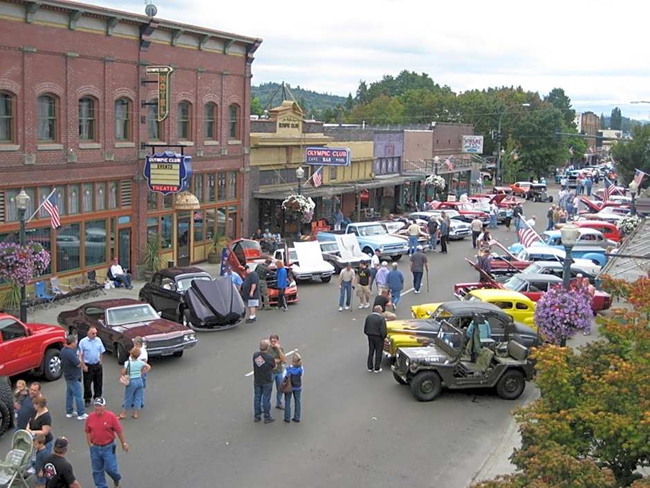 Peppermill Empress Inn