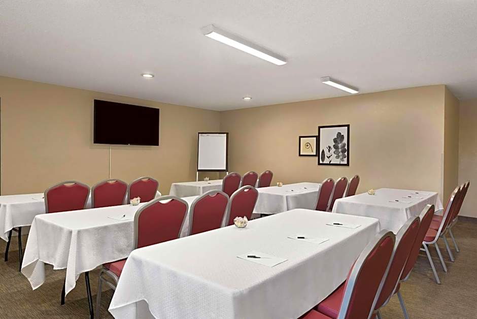 Country Inn & Suites by Radisson, Ankeny - Des Moines