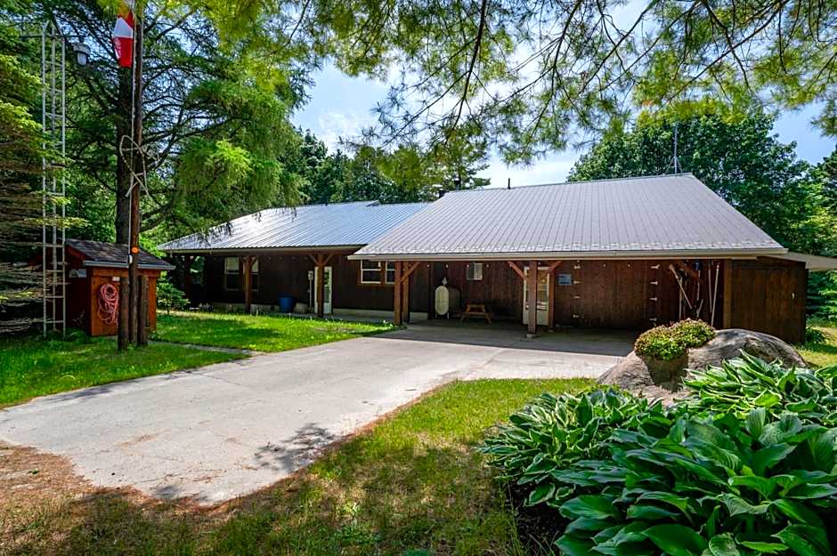 Cozy Pet Friendly Getaway W Fireplace