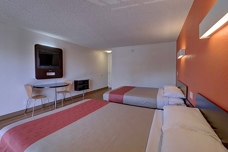 Motel 6-Santa Ana, CA - Irvine - Orange County Airport