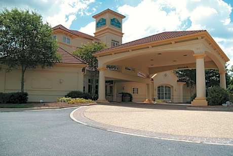 La Quinta Inn & Suites by Wyndham Raleigh Cary