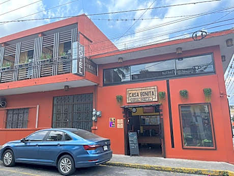 Casa Bonita Hotel y Hostal