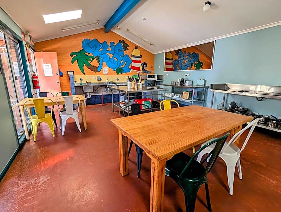 Ozzie Pozzie Backpackers