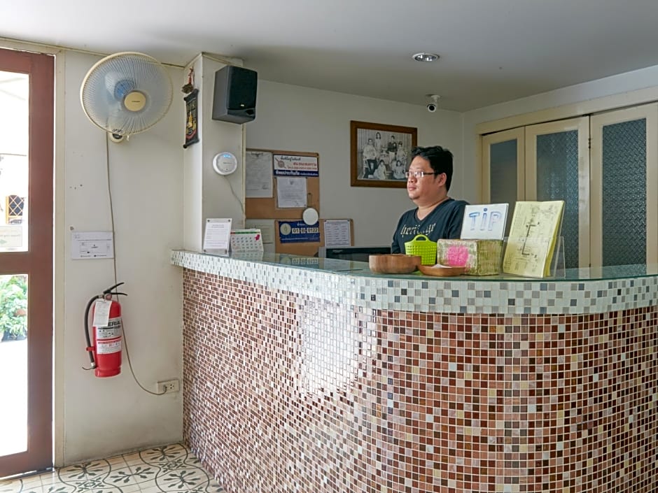 Roof View Place Hotel