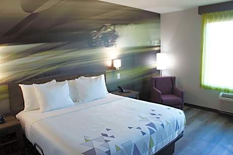 King Room with Mobility/Hearing Impaired Access - Non-Smoking