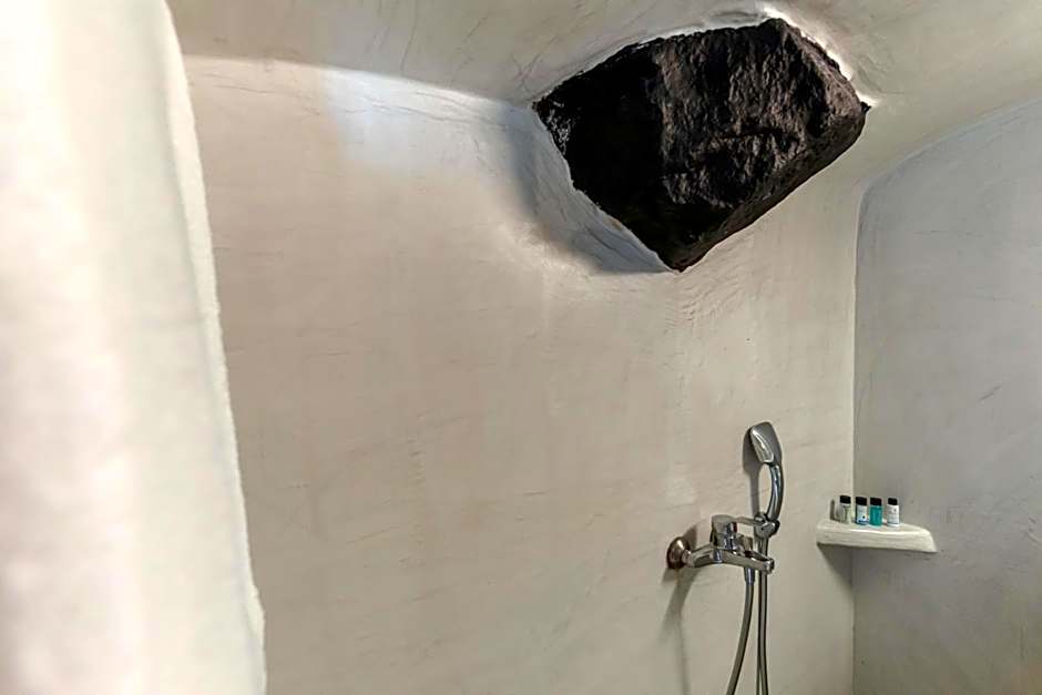 Pearl on the Cliff Hotel & Suites