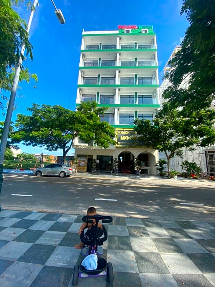 MOON HOTEL