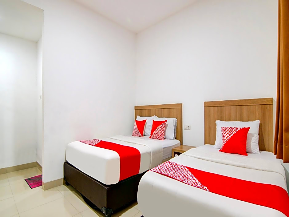 OYO 90233 The Shine Residence