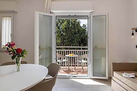 TWO ROOMS 4 BEDS WITH BALCONY - GARDEN VIEW