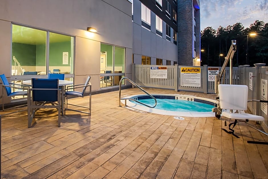 Holiday Inn Express Queensbury-Lake George Area, an IHG Hotel