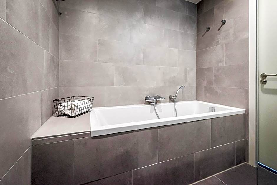 YAYS Amsterdam East by Numa