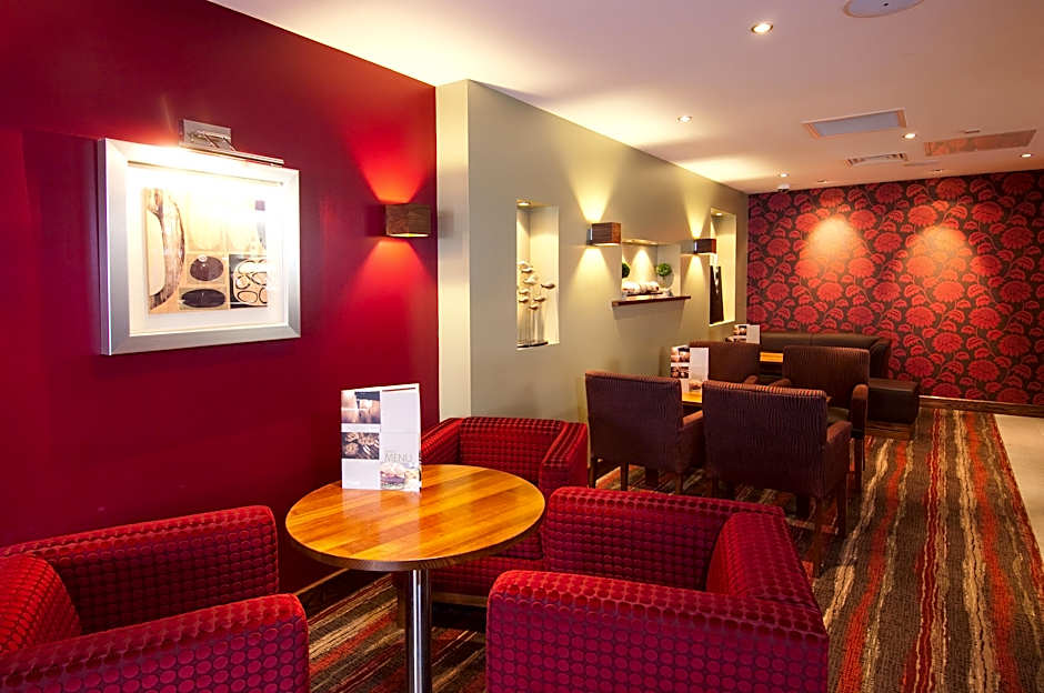 Premier Inn Sunbury - Kempton Park