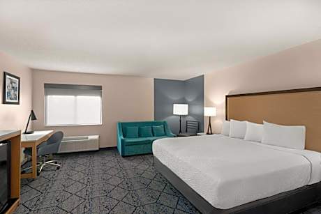 Deluxe King Room - Non-Smoking