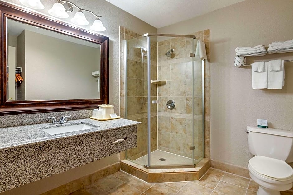 Quality Suites Kansas City International Airport – Kansas City, MO