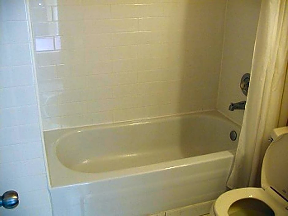 Niagara Inn & Suites