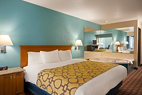 King Studio with One King Bed and Jetted Tub - Non-Smoking