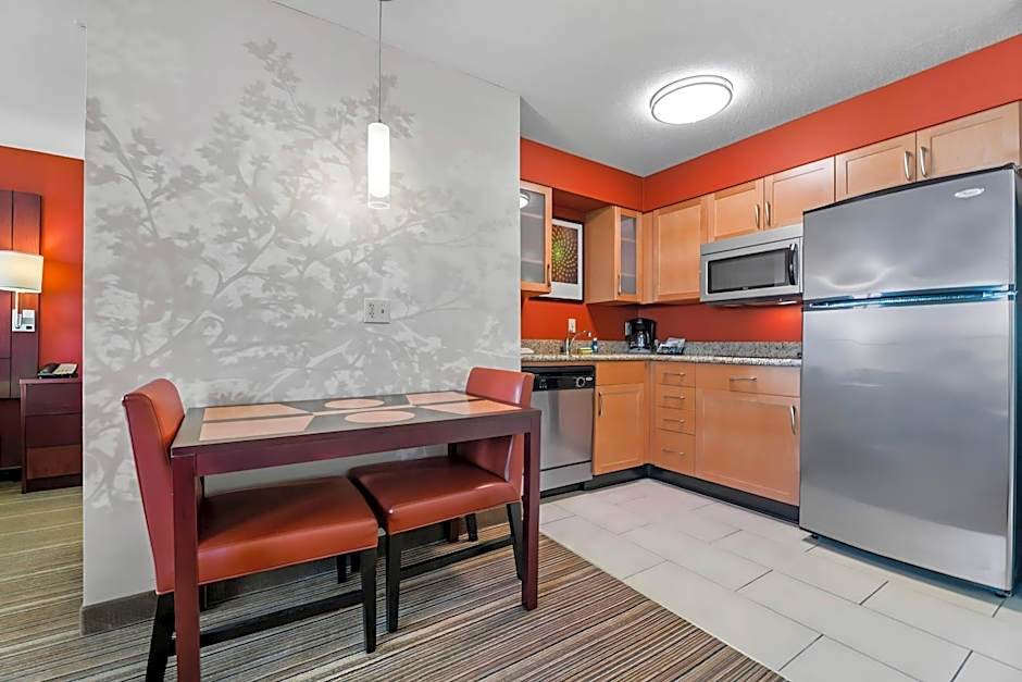 MainStay Suites Appleton Airport - Fox River Mall Area