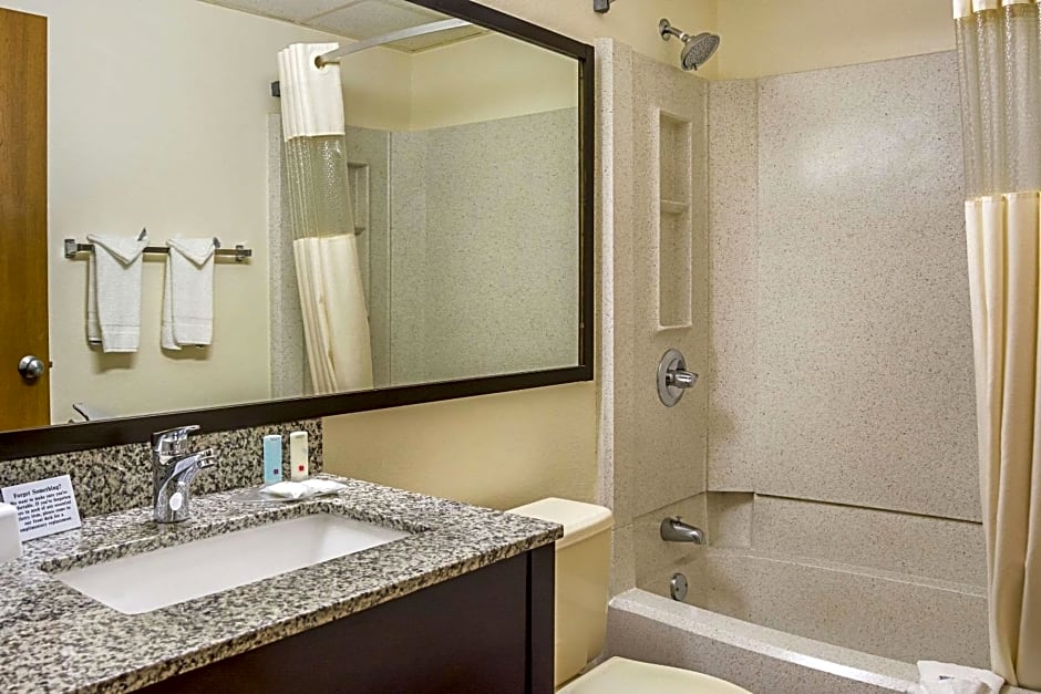 Quality Inn & Suites Clackamas - Portland