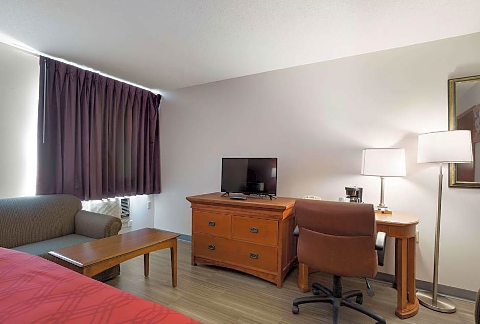 Econo Lodge Inn & Suites Escanaba North