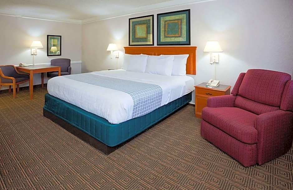 La Quinta Inn & Suites by Wyndham Albuquerque Airport