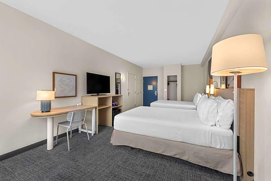 Spark by Hilton Bakersfield Central