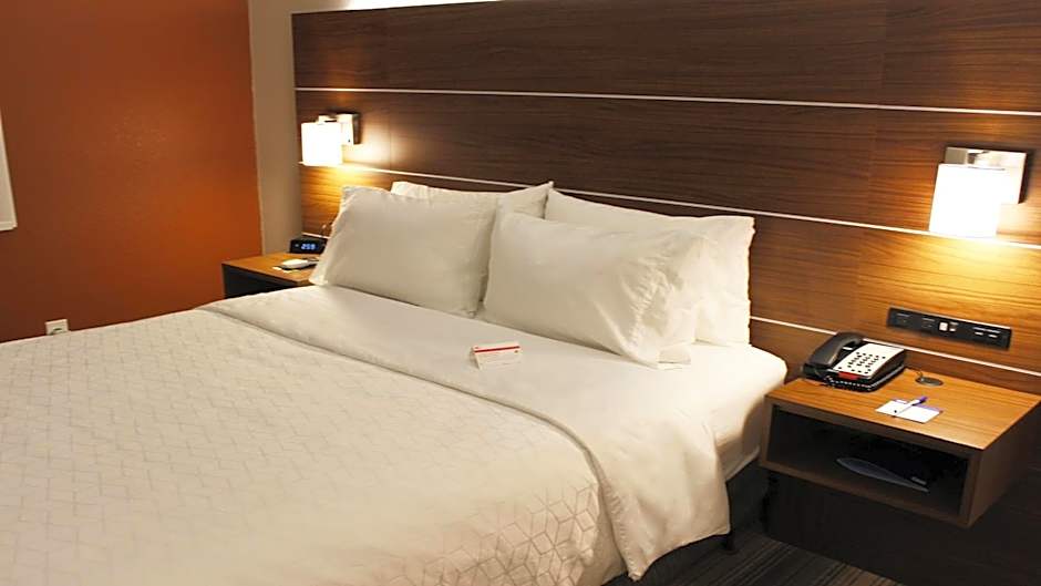 Photo 1 of 1 of 1 Queen Bed, Mobility Accessible, Bathtub