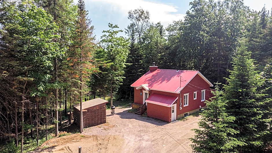 Les Chalets Tourisma - Chalet dans les bois avec lac privé - Le Colibri