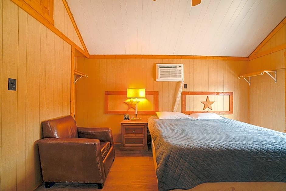 Grand Eagle Ford Lodge & RV Park