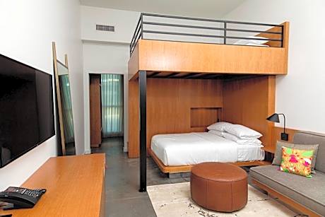 Loft, 2 Queen Beds, Poolside (2 Queen Beds)
