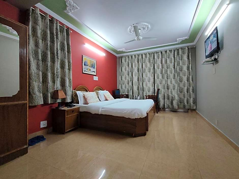 Snow Crest Inn l A Pure Veg Hotel