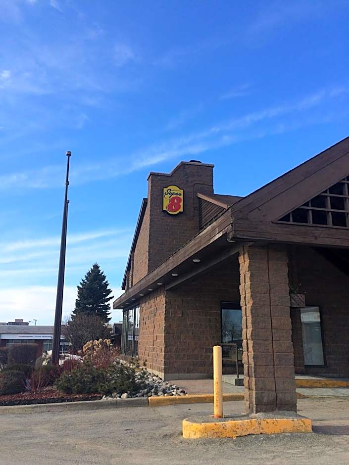 Super 8 by Wyndham Sudbury ON