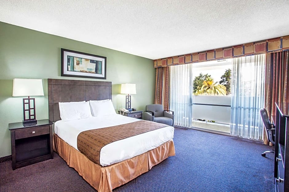Travelodge by Wyndham Monterey Bay