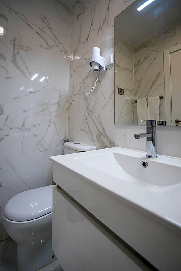 Dinya Lisbon Hotel & Lounge Bar