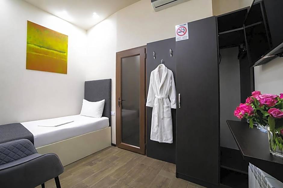 Elysium Gallery Hotel