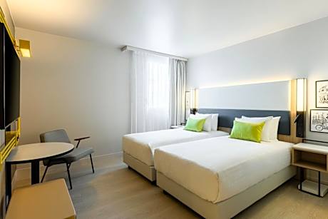 Deluxe Guest Room with 2 Twin/Single Bed(s)
