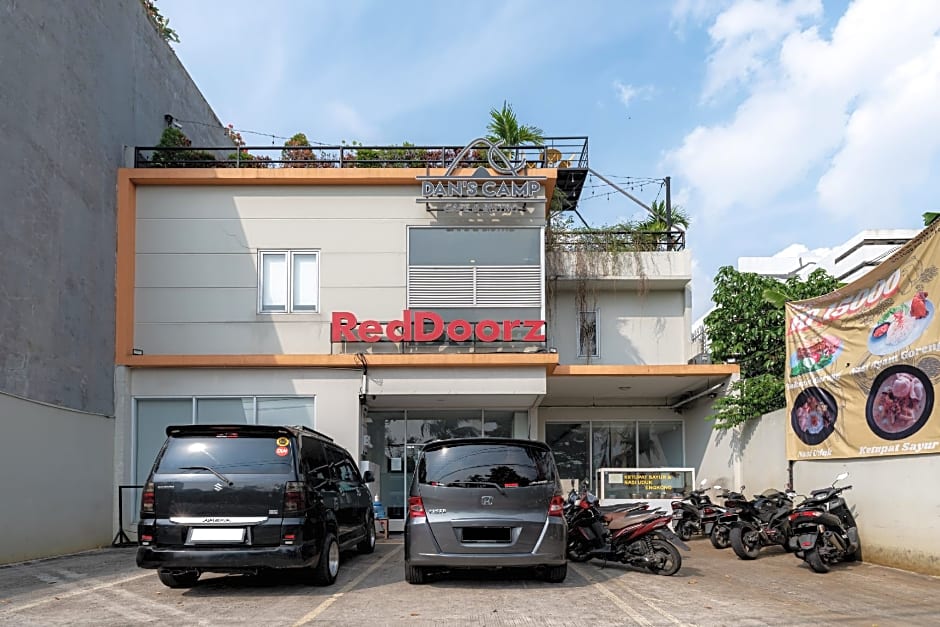RedDoorz near Puri Indah Lippo Mall 2