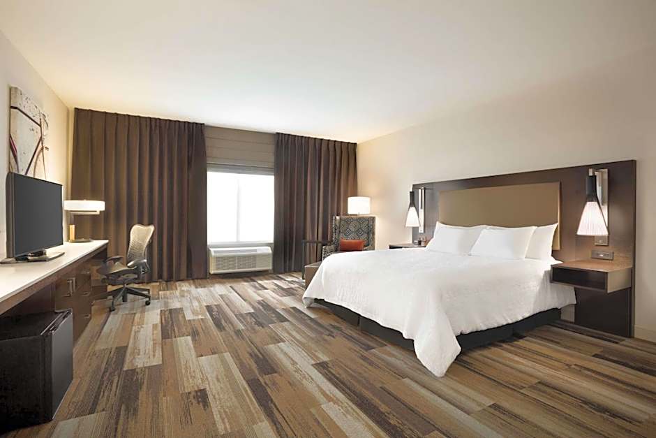 Photo 1 of 4 of 1 King Bed, Mobility Accessible, Bathtub