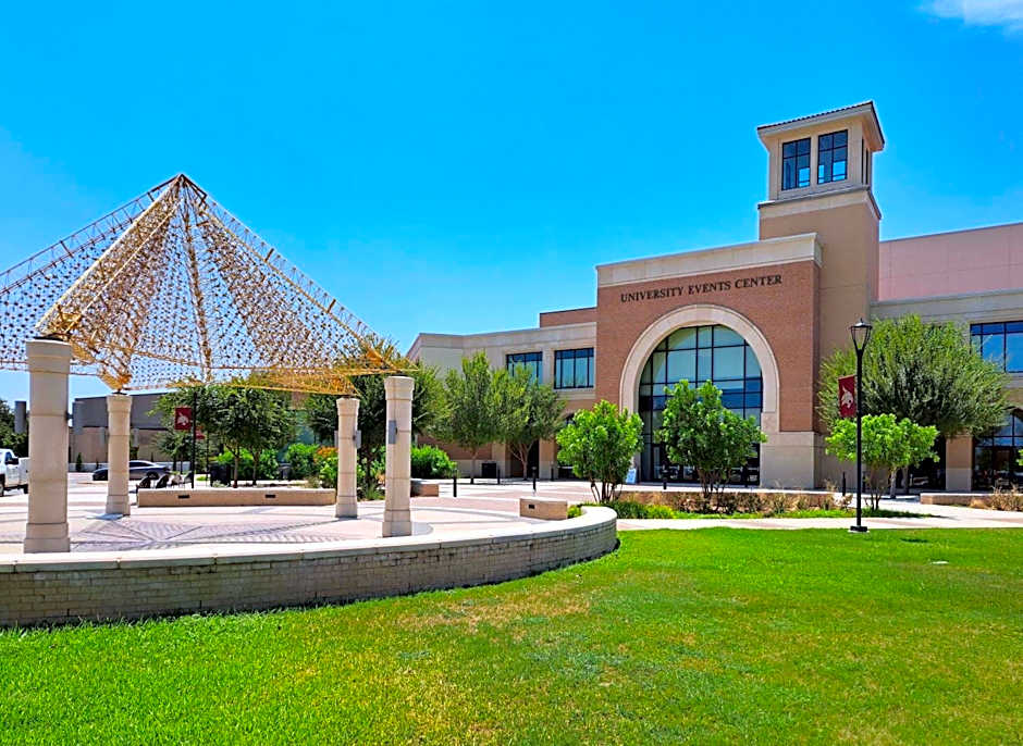 Howard Johnson by Wyndham San Marcos