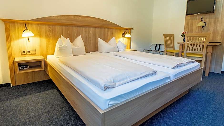 Aktivhotel & Gasthof Schmelz Ihr familienfreundliches Urlaubs Hotel mit Wellness, Almsauna, Chiemgau Karte