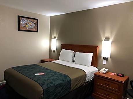 Queen Room - Accessible/Non-Smoking