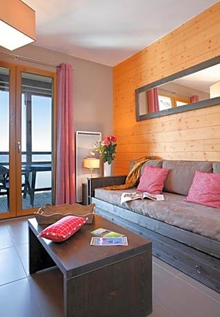 Studio with Truckle Bed