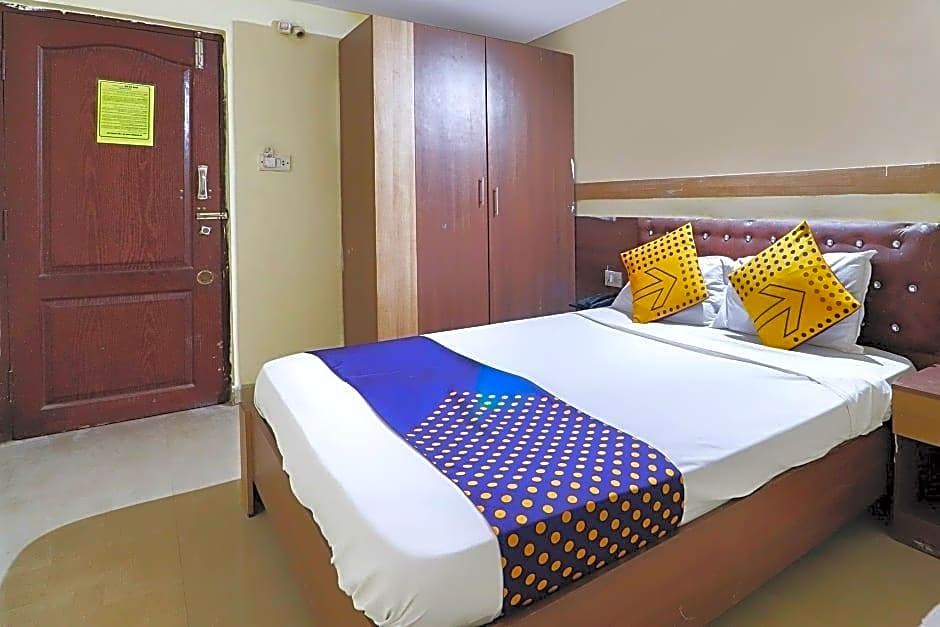 OYO 9016 Charu Comforts