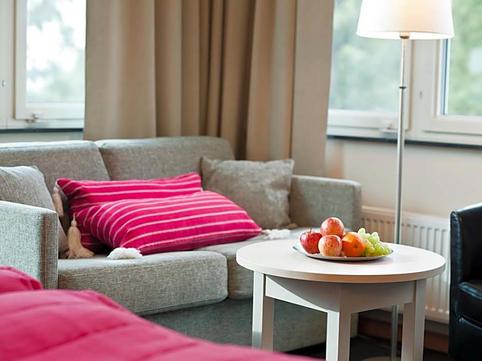 Ringsjöstrand Camping, Hotell och Stugby